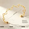 Minimalistisches Wellen-Manschettenarmband für Damen, elegantes 18K vergoldetes Edelstahl. - Gold Kreuzende Welle