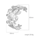 Brazalete de acero inoxidable plateado con flores, elegante variante abierta. - Estilo 5