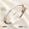 Minimalistisches Edelstahl gewelltes offenes Armband für Damen, eleganter Silberschmuck. - Silber Unregelmäßig Glatt
