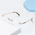 Monture de lunettes homme design sans monture en titane pur avec verres taillés en diamant. - Or