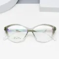 Vue détaillée de lunettes anti-lumière bleue œil de chat stylées avec monture TR90. - Vert clair
