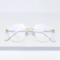 Vue détaillée de lunettes sans monture hexagonales avec branches dorées et accents scintillants. - Or Brillant