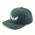 Casquette de baseball vert foncé avec perforations laser latérales et motif d'ailes blanches. - Réglable / Vert
