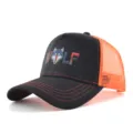 Casquette trucker noire et orange tendance avec broderie de loup, casquette de baseball mesh. - Impression Loup Coloré Noir Orange