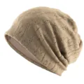 Vue détaillée du bonnet souple en tricot ajouré léger, texture respirante de couvre-chef d'été. - Kaki