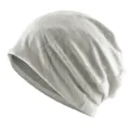 Gros plan sur le bonnet slouchy blanc avec motif d'étoiles, tissu doux et confortable. - Taille unique / Étoile - Blanc