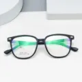 Gros plan de lunettes anti-lumière bleue noires TR90 montrant les marquages précis de monture. - Noir mat
