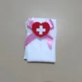 Bas de cosplay infirmière blancs avec nœud rose et écusson cœur croix pour costume. - Taille unique / Style Nœud Rose (Chaussettes Blanches Nœud Rose - Cœur)