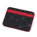 Schwarz-rotes Kartenetui mit geometrischem Muster Detailansicht, schlanke Brieftasche. - Rot