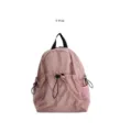 Rosa Kordelrucksack Detailansicht mit Fronttasche und Mesh-Seitenfächern für Alltag. - Hellrosa