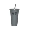Gobelet en plastique uni avec couvercle plat et paille en gris, idéal pour un usage quotidien. - Couleur 13