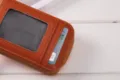 Orangefarbene PU-Leder-Kartenetui-Brieftasche mit Reißverschluss und Ausweisfenster. - Braun
