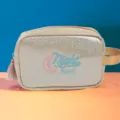 Bolsa de maquillaje holográfica portátil con acabado brillante, borla y asa lateral. - Amarillo