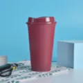 Gobelet à café en plastique à changement de couleur 16oz, tasse bordeaux avec couvercle. - Rouge