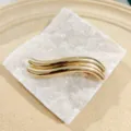 Goldene wellenförmige Haarspange aus Metall, elegantes Accessoire für stilvolle Damenfrisuren. - Wellenstil (2#) / Gold