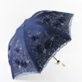 Élégant parapluie pliante bleu marine avec broderie florale complexe, dentelle et anti-UV. - Bleu Marine