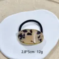Elegante haarelastiek met schildpadpatroon en gouden randje voor stijlvolle dames. - 1105-4