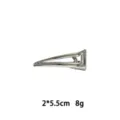 Nahansicht Detail des minimalistischen dreieckigen Metall-Haarclips aus Legierung. - Silberner Dreieck-Geometrischer Stil (1165-53)