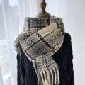 Écharpe à franges à motif écossais d'hiver pour femme, châle chaud rétro classique et confortable. - Gris Noir