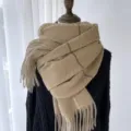 Écharpe d'hiver classique à carreaux beige, châle à franges doux effet cachemire. - Kaki