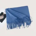 Blaue einfarbige Fake-Kaschmir-Schal mit Fransen, weiches und warmes Winter-Modeaccessoire. - F022 Pfauenblau