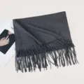Dunkelgrauer Kaschmir-Imitat Schal mit Fransen, weicher warmer Winterschal für Damen stilvoll. - F031 - Dunkelgrau
