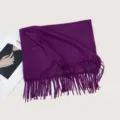 Damen einfarbiger Winter warmer Plüsch Schal mit klassischem Fransen Design in eleganter Farbe. - F033 - Dunkellila