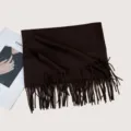 Einfarbiger Fransenschal aus Kaschmir-Imitat, warmer Winterschal für Damen, elegantes Modeaccessoire. - F035 - Dunkelbraun