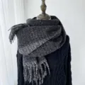 Écharpe en tricot chiné gris foncé pour femme, châle à franges chaud d'hiver et tour de cou douillet. - Noir