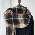 Écharpe à carreaux style cachemire pour femme, grand châle chaud d'hiver avec franges. - Noir