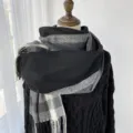 Écharpe classique à carreaux noir gris blanc avec franges, châle doux imitation cachemire. - Noir