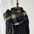 Écharpe d'hiver classique à carreaux noirs et marrons avec franges pour femmes et hommes - G-HY46 noir