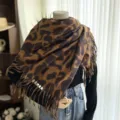 Écharpe d'hiver en faux cachemire pour femme, motif léopard, châle chaud à franges élégant. - Chameau