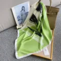 Élégant foulard en soie vert et blanc avec imprimé artistique abstrait pour femmes. - HY104 vert