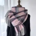 Écharpe d'hiver à carreaux rose pour femmes, châle tartan douillet à franges, long tour de cou chaud. - G-HY145 rose