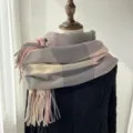 Cozy plaid scarf with soft cashmere-feel fabric, retro tassels, and stylish pink gray check. - G-HY37 Pink Gray