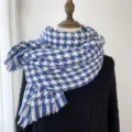 Écharpe pied-de-poule bleu et blanc femme, châle chaud hiver effet cachemire franges. - Bleu