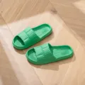 Pantoufles nuage EVA vertes pour la maison, légères, confortables et sandales élégantes. - Plissé Vert