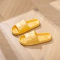 Pantoufles Maison en EVA Jaune, Sandales de Bain Legeres et Confortables pour Tous - Plissé Jaune