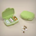 Groene pillendoos met 3 compartimenten reizen draagbare medicijn opbergdoos houder - Gezond tarwestro - Matchagroen