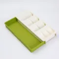 Detalle en primer plano del organizador de cajones de cubiertos de cocina de plástico. - M / Blanco
