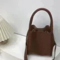 Stylish brown bucket bag for women, large capacity leather handbag and trendy shoulder bag. - Mud Brown