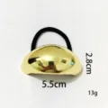Nahaufnahme des minimalistischen hellgoldenen Legierung Halbkreis Pferdeschwanz Haargummis. - Halbrunder Stil (1062-1) / 5.5*2.8cm / Hellgold