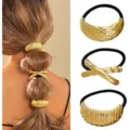 Goldener Metall Haargummis Detail mit strukturierten gewölbten Manschetten für elegante Frisuren. - Minimalistischer geometrischer Haarzopf-Stil (Set 15) / 3er-Set