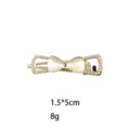 Barrette nœud dorée avec perles et pierre œil-de-chat, élégante pince pour femmes et filles. - Pince à Cheveux Nœud Perle et Opale Dorée (1074-21)