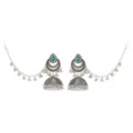 Boucles d'oreilles jhumka ethniques vintage en argent avec cristal vert et chaînes. - Vert