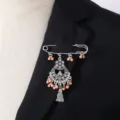 Neugestaltete lange Quasten-Brosche im chinesischen Retro-Boho-Stil für elegante Damen. - Hellbraun