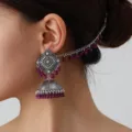 Antike ethnische Jhumka Ohrringe mit violetten Perlen und feiner Kettengestaltung. - Lila
