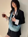 Sac porté épaule en cuir souple bleu clair pour femmes, sac hobo croisé minimaliste et élégant. - Bleu Mer