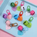 Bunte Herz Glocke Schlüsselanhänger Detail, süßer Metall Anhänger für Taschen und Etuis. - Zufällige Stile